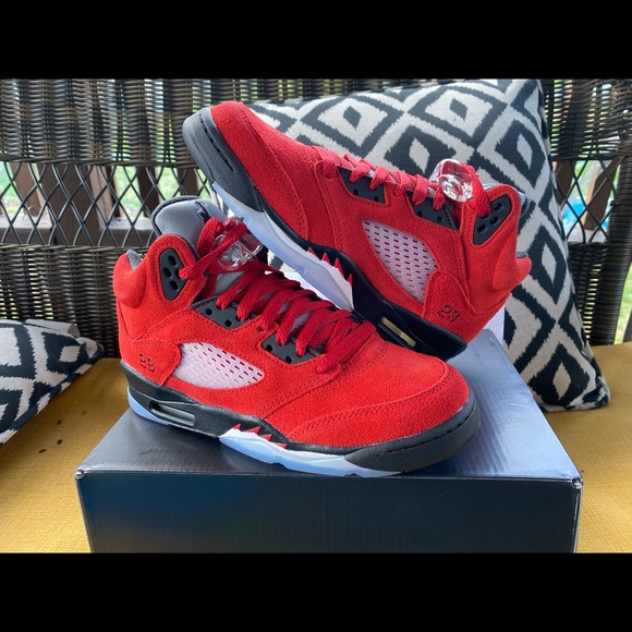 Jordan 5 Raging Bulls 🔥CONFIRMD🔥 size 5 and 3.5 - Picture 2 of 9